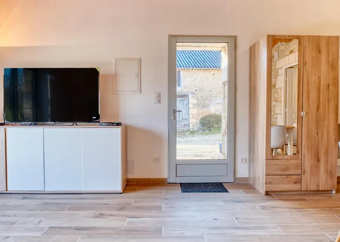 Confortable Avec Jardin Sorges