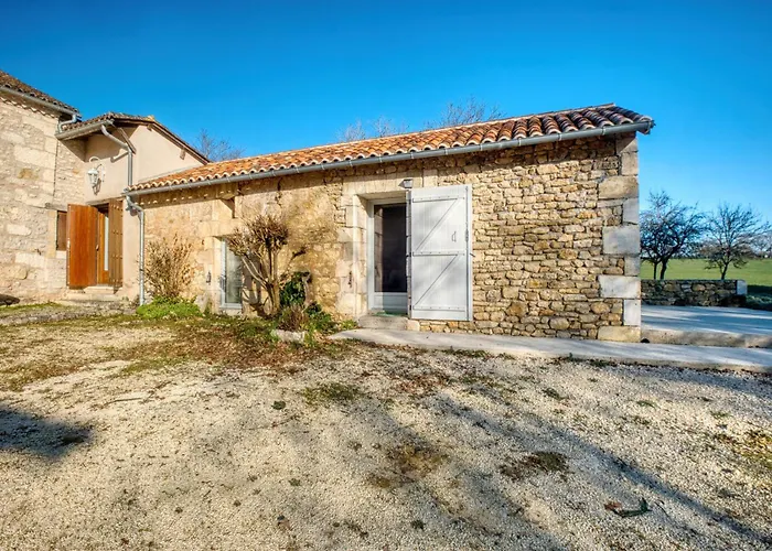 Apartment Confortable Avec Jardin Sorges